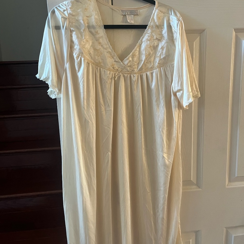 Elegant Cream Nightgown size XL/ BOGO